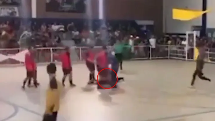 VIDEO FUERTE | Muere portero tras recibir un balonazo en el pecho en pleno partido de fútbol