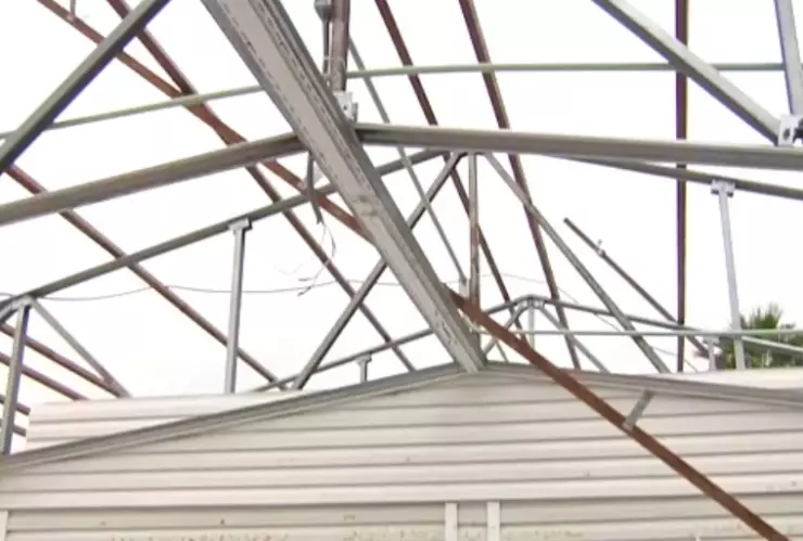 aulas sin techos por lluvias.jpg