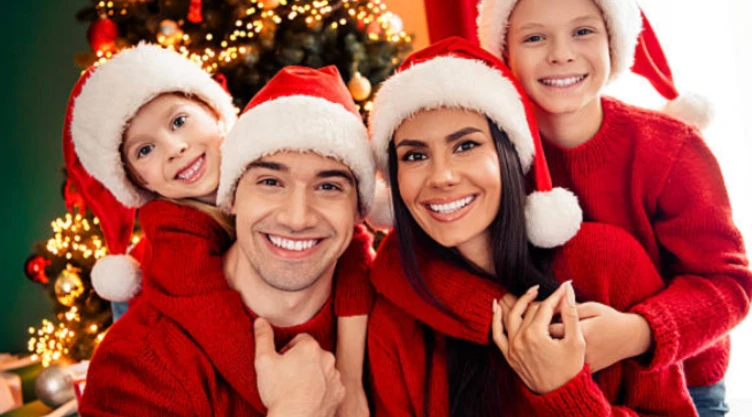 Esto dice la psicología de quienes se visten de rojo en Navidad