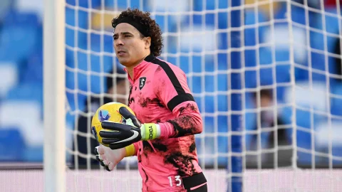 Guillermo Ochoa con el Salernitana