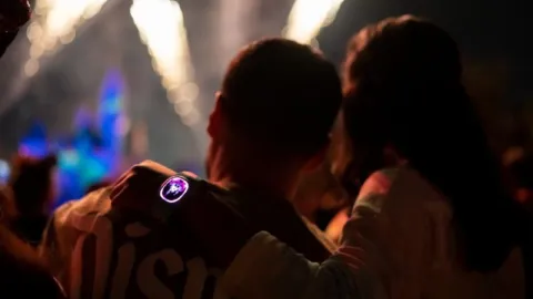La MagicBand+ hará su debut en Disneyland Resort para vivir la magia.