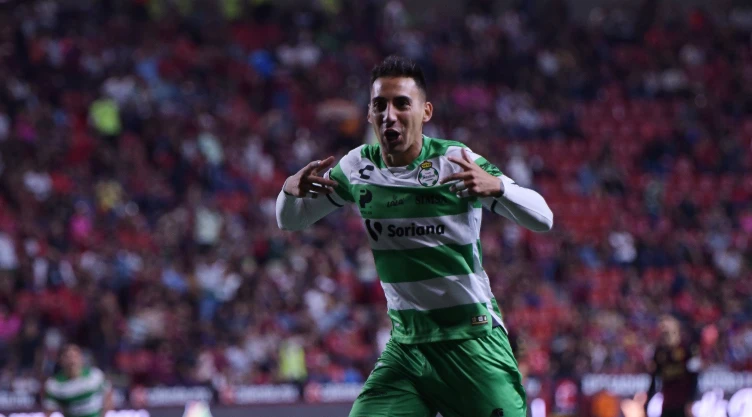 Marcelo Javier Correa celebra su gol 0-2 de Santos durante el partido Tijuana vs Santos