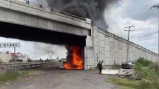 Incendio causa alarma en la autopista Puebla-Tlaxcala hoy 3 de octubre de 2025