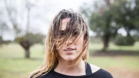 ¿Qué consecuencias puede traer el agua de lluvia a nuestro cabello?