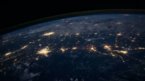 Misterioso rayo cósmico impactó la Tierra y nadie sabe su origen.