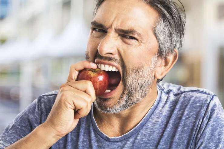 Las manzanas contiene propiedades que pueden calmar el dolor de estómago en poco tiempo
