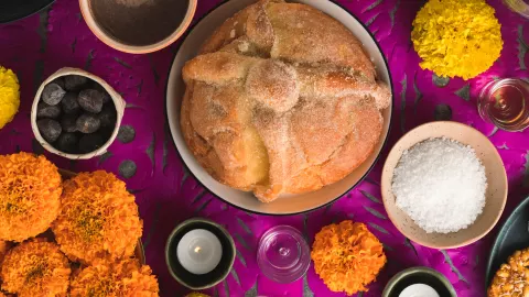 pan mueto flor de cempasuchil.