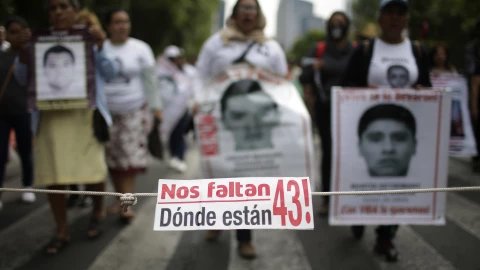 7 años de caso Ayotzinapa: Blindan el Zócalo ante marcha por los 43