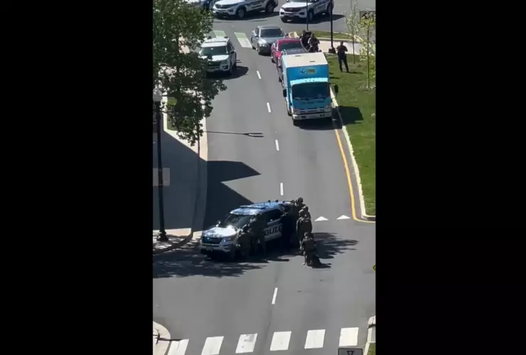 Hombre toma rehenes durante asalto a banco en Virginia