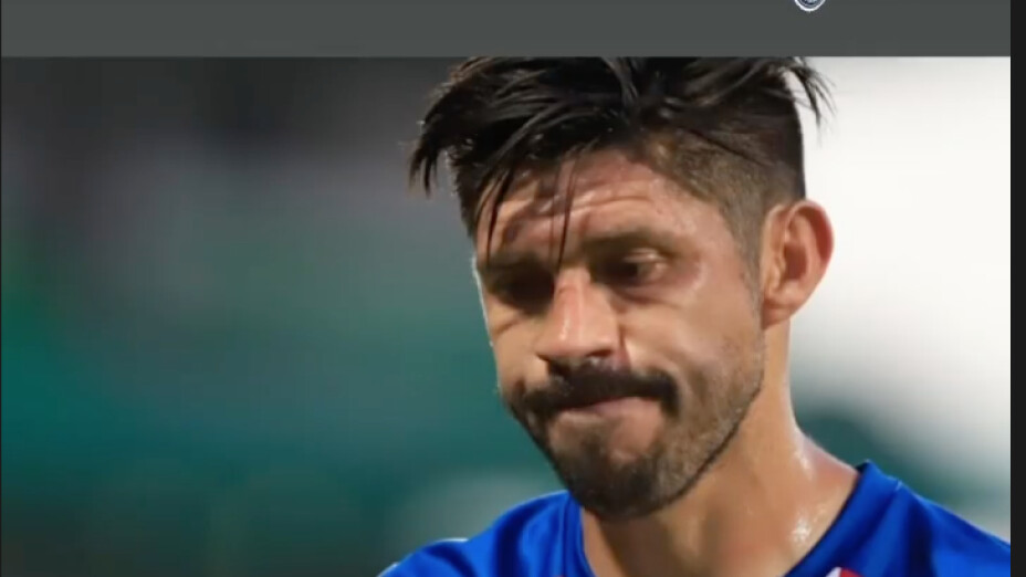 Bofo llama pecho frío a Oribe Peralta.png
