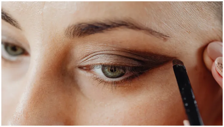maquillar ojos caídos