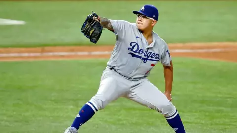 Julio Urías.jpg