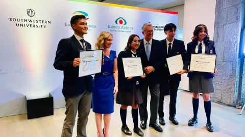 ricardo-salinas-pliego-otorga-becas-a-alumnos-de-excelencia