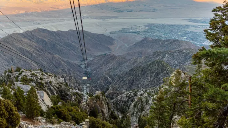 una vista panor&aacute;mica de la monta&ntilde;a San Jacinto, CA