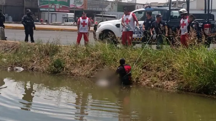 localizan cuerpo de una mujer flotando en canal de Coria, en Irapuato