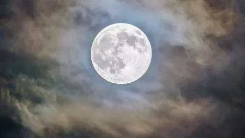 Eclipse parcial de Luna 2021 deja los mejores memes en redes.