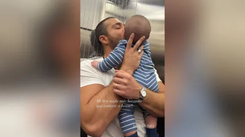 Carlos Said con su bebé