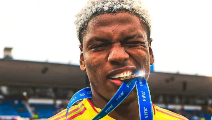 cuanto-ganara-oscar-perea-america