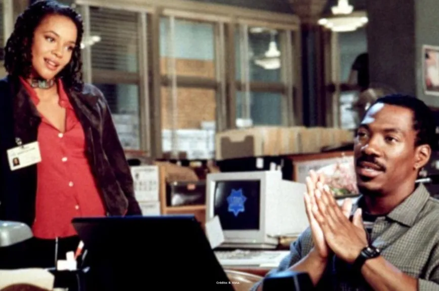 Te contamos por qué a Eddie Murphy lo atraparon con una chica trans y qué hacía con ella. (Escenas de la película ‘El negociador’ por Azteca 7)