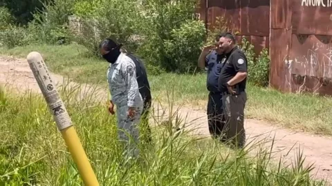 Buscan armas de fuego arrojadas a canal de Los Mochis, Sinaloa.jpg