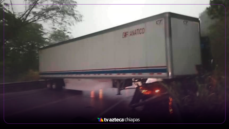 Unidad pesada se accidenta en carretera Ocozocoautla-Las Choapas; autoridades liberan vía