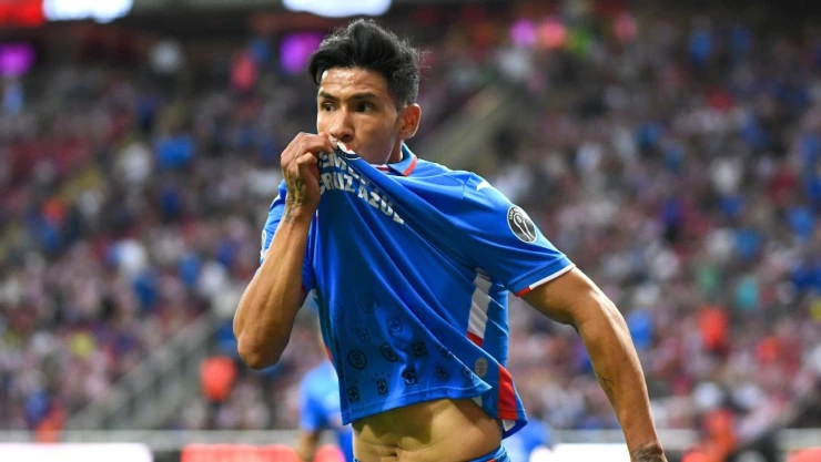 Uriel Antuna calienta a la afición rojiblanca con polémica foto previo al Cruz Azul vs Chivas