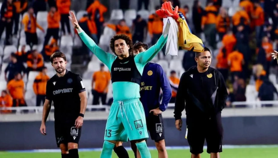 Memo Ochoa en el AEL Limassol