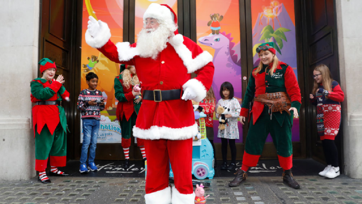 Niña confunde a abuelito con Santa Claus y se vuelve viral