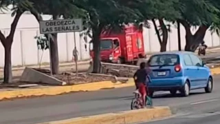 Menor en bicicleta causa alarma en el Libramiento Norte de Tuxtla: así ocurrió