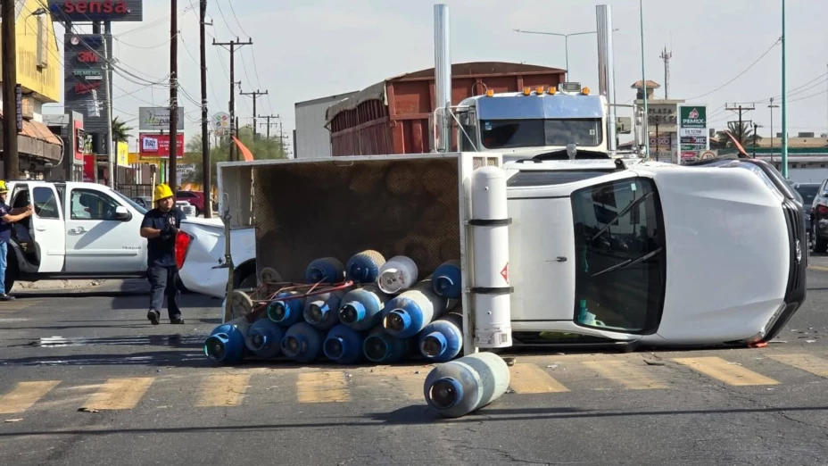 Volcadura de camión de gas en Mexicali.png