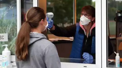 Uso de gel antibacterial y toma de temperatura ya no serán obligatorios en CDMX