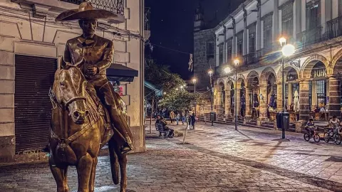 PLAZA DE LOS MARIACHIS_X_@MexicoTravelCh