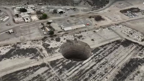 Socavón en Chile: residentes de Atacama temen que el cráter crezca más