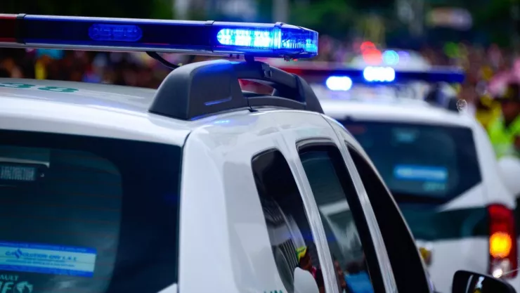 Niño de 6 años dispara a su hermano menor al jugar en EU