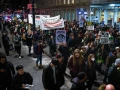La gente protesta contra el Servicio de Inmigración y Control de Aduanas (ICE), después de que un agente de inmigración estadounidense disparara y matara a Renee Nicole Good