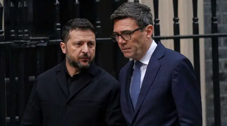 Volodymyr Zelenskyy, presidente de Ucrania, y el premier de RU, Andy Burnham, en Londres.