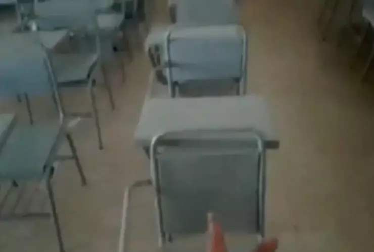 VIDEO_ Presunto fantasma se manifiesta en pleno salón de clases