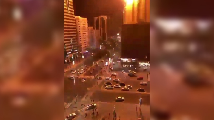 Captan una fuerte explosión en un edificio de Abu Dabi