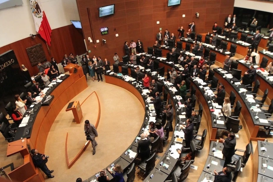 El dictamen pasará al Pleno del Senado el lunes 28 de octubre para su análisis, discusión y eventual aprobación.
