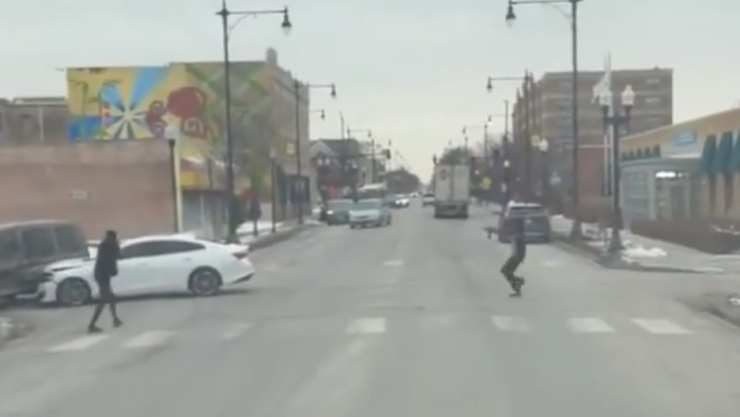 Tragico video pareja con su bebé es baleada en su vehículo en Chicago