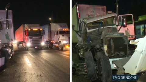 ZMG DE NOCHE Chocan tráileres a Chapala_.jpg