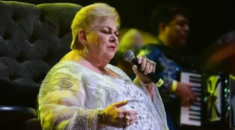 Aseguran que el mánager de Paquita la del Barrio tiene problemas de dinero tras verlo vendiendo postres