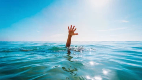 Muere ahogado en alberca de hotel un niño de 3 años