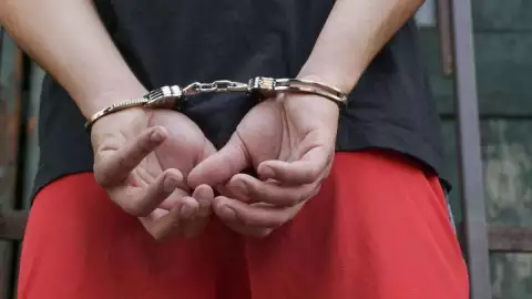 Mata a su hermana para robarle dinero.