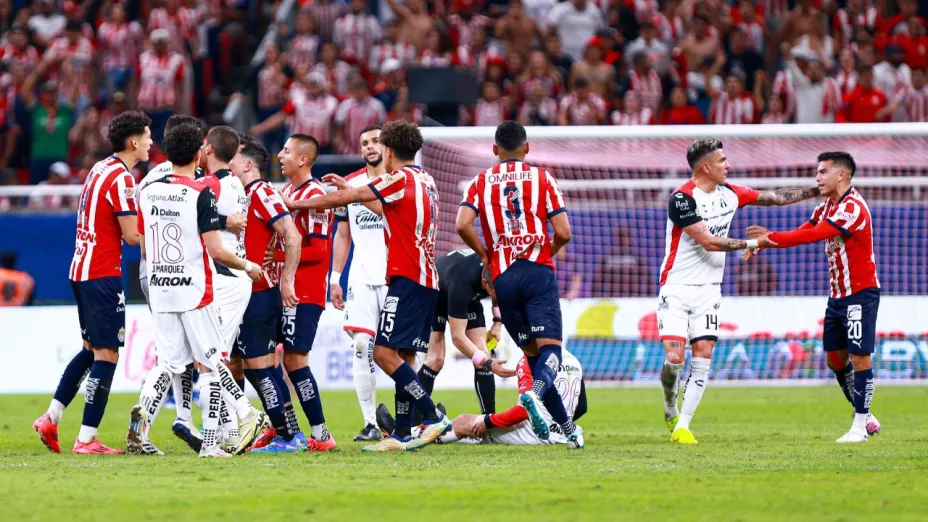 Previo al Play In Chivas vs Atlas: ¿Quién mantuvo mejor defensiva en el Apertura 2024?