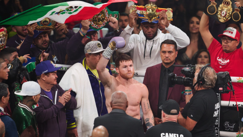 Saul -Canelo- Alvarez (MEX) vs Jermell Charlo (USA) - Fight
