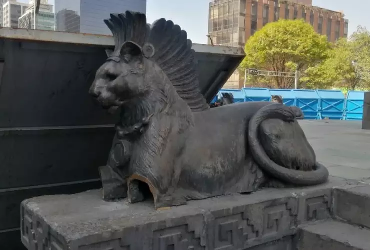 Liberan a sujetos que cortaron monumento a Cuauhtémoc en Paseo de la Reforma
