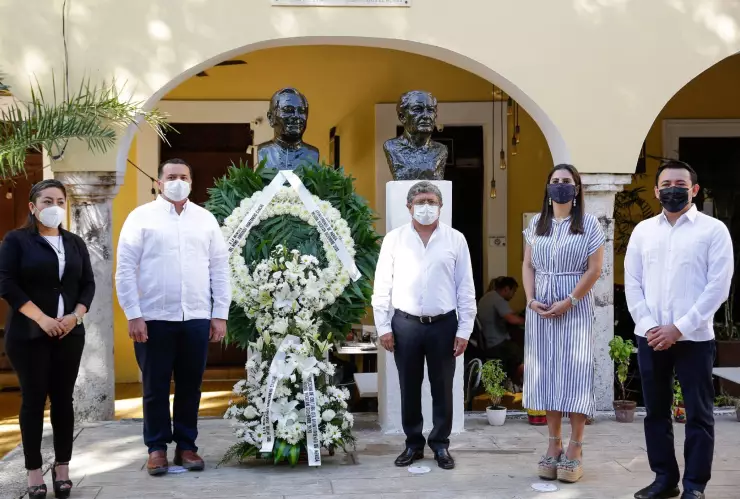 El alcalde de Mérida, Yucatán, Renán Barrera informó que la calle 60 Sur con la 89 tendrá el nombre del compositor Armando Manzanero.