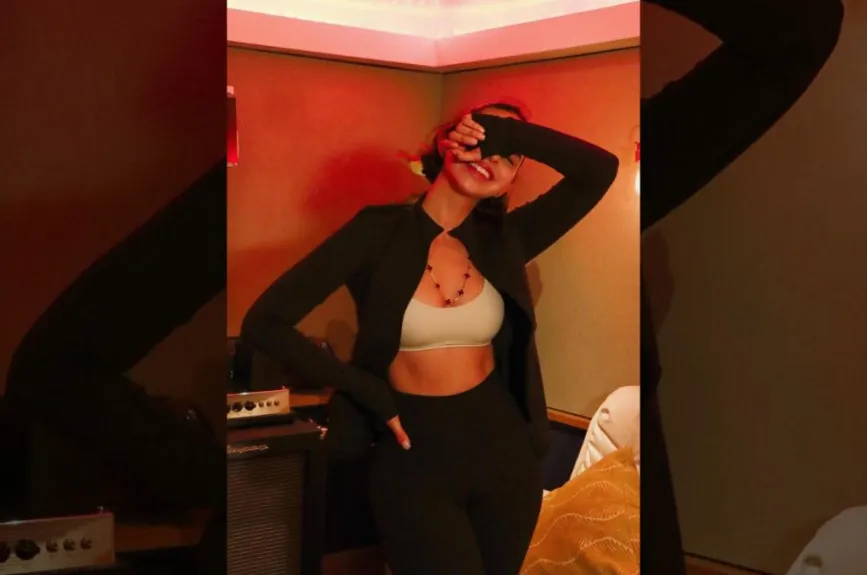 Angela pose (2).jpg