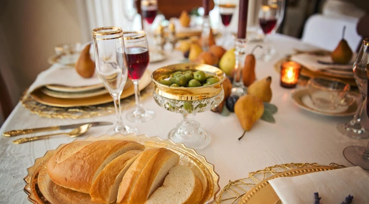 Mesa con alimentos